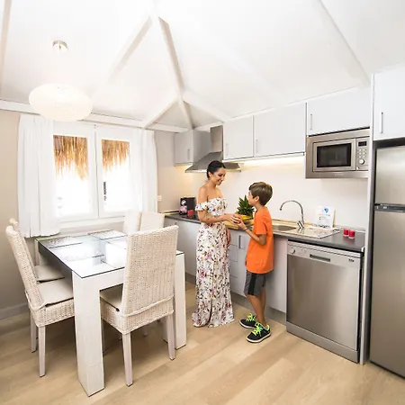 Θέρετρο La Marina Resort 5*